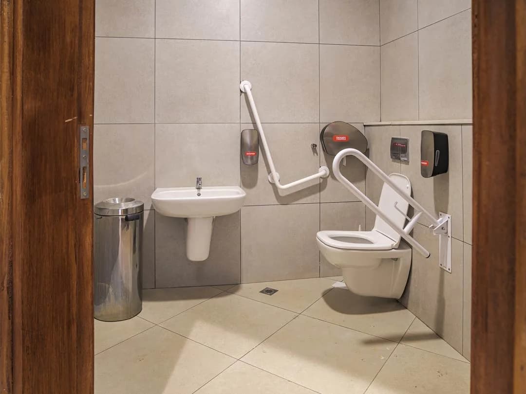 LOO4U toilet facility interior